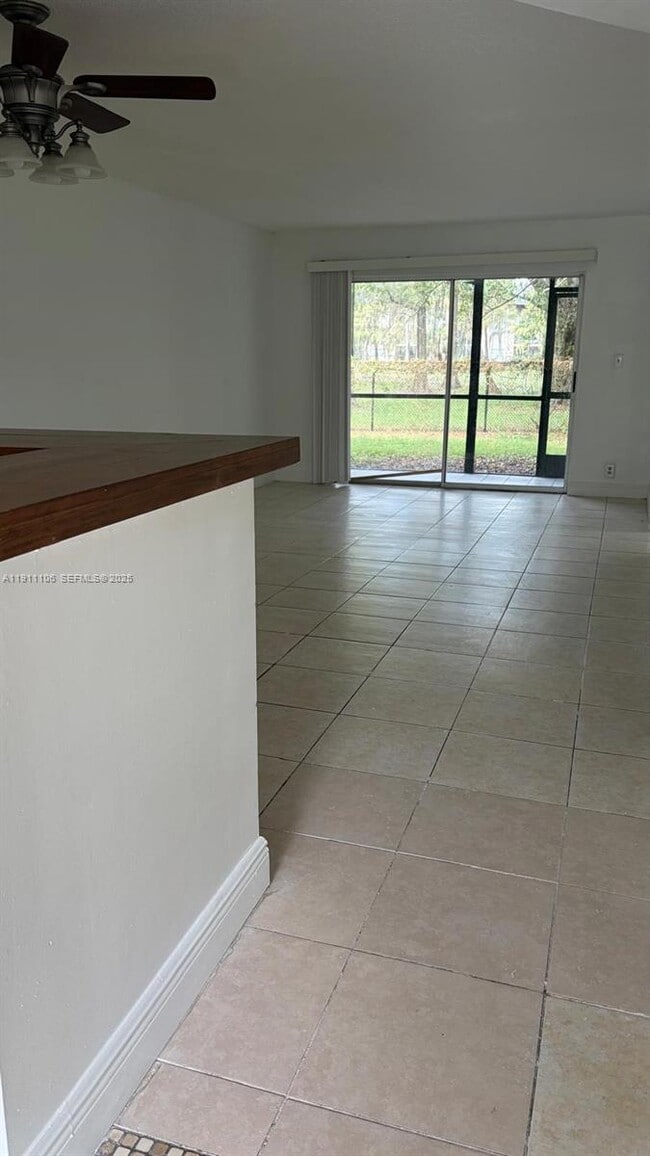 Building Photo - 7925 Fairview Dr