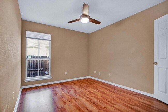 Building Photo - 1901 Dapplegrey Ln