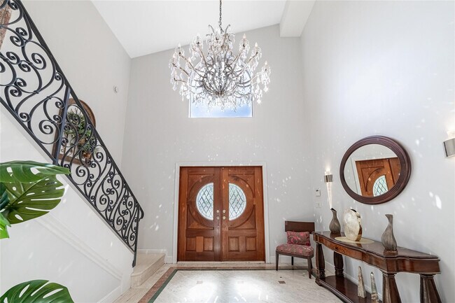 Building Photo - 2519 Barcelona Dr