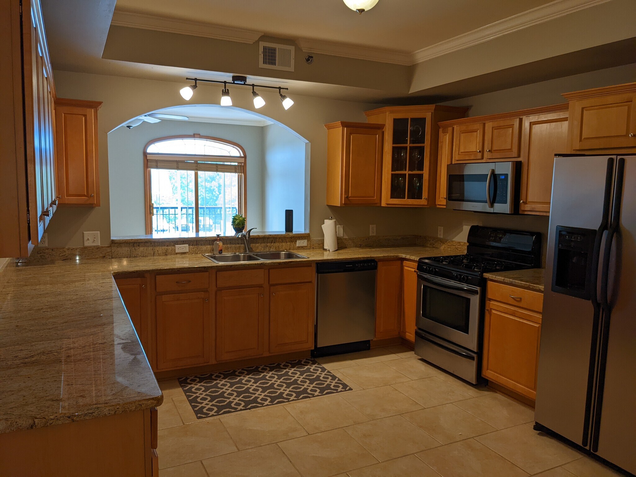 kitchen - 283 S Zeeb Rd
