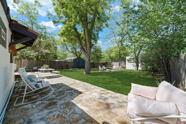 Building Photo - 409 W Water St