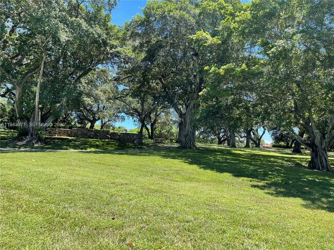 Building Photo - 1831 Sabal Palm Dr