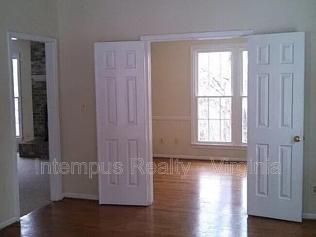Building Photo - 7140 Chesterfield Dr