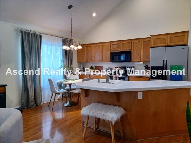 Building Photo - Woodhaven Sherwood Magical One Level Home Available January 1 Small Pet w/Pet Rent