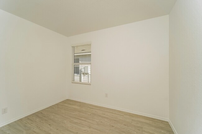 Building Photo - 8839 Barrow Path, Converse, TX