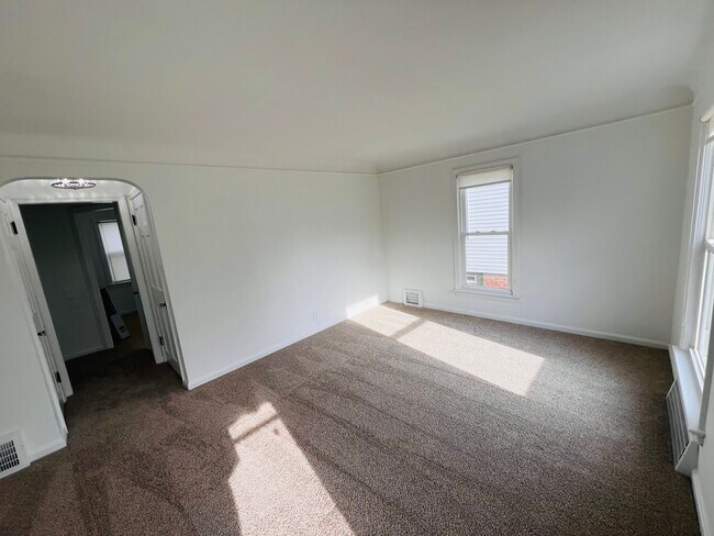 Building Photo - 123 Gould Ave