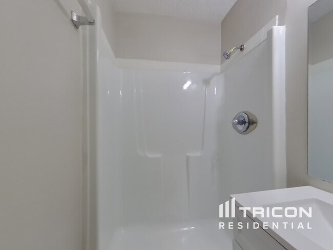 Building Photo - 188 Misty Hollow Way