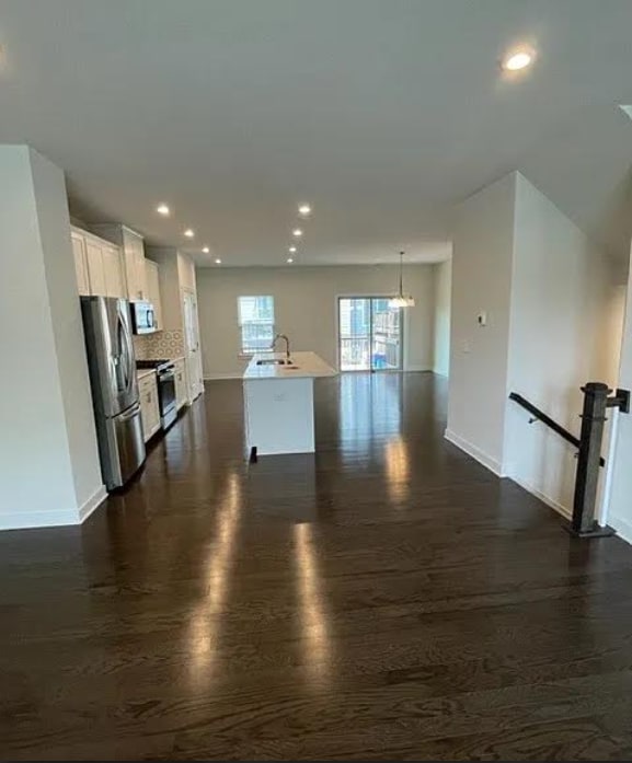 Building Photo - Three story town home with 2 car garage