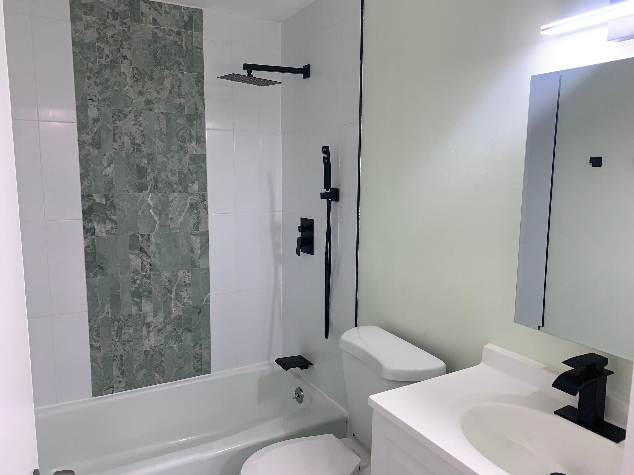 Building Photo - 368 Colonial Ave