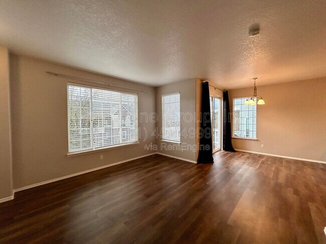 Building Photo - 10691 SW Celeste Ln