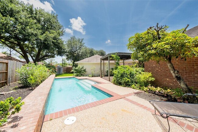 Building Photo - 9107 Pine Stream Ct