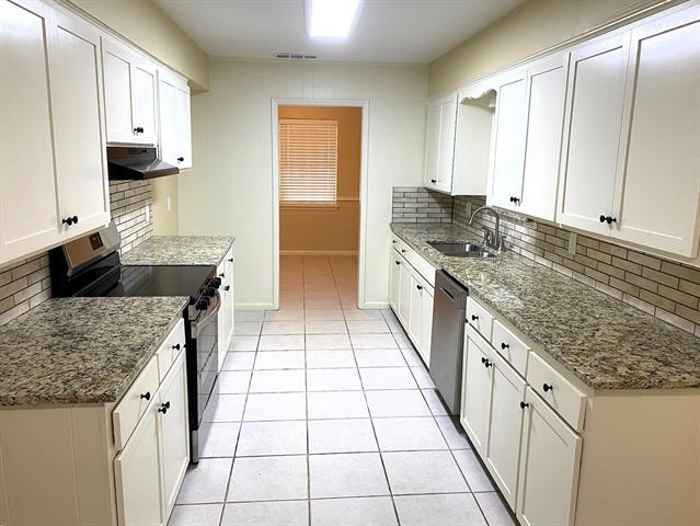 Building Photo - 2427 Davy Ln