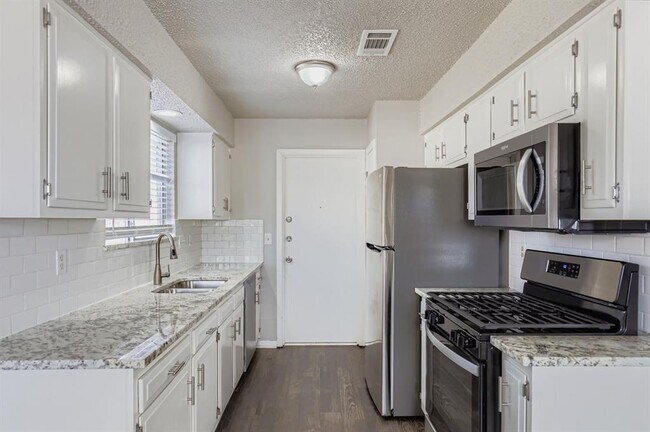 Building Photo - 11807 Acorn Creek Trail