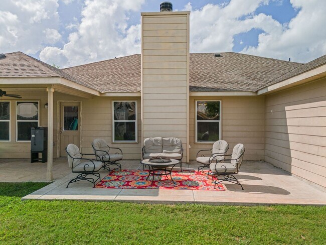 Building Photo - White Rock Estates