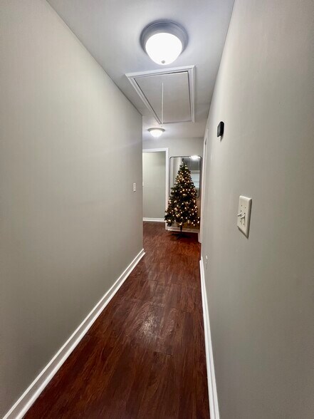 Building Photo - 185 Fishburne St