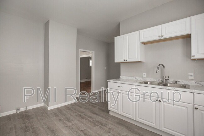 Building Photo - 3600 E 153rd St