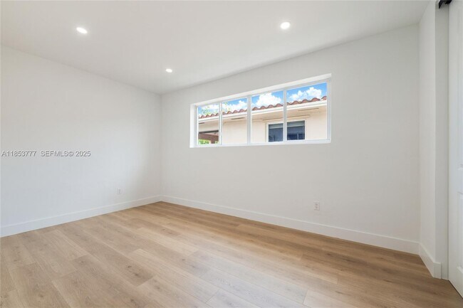 Building Photo - 2811 SW 65th Ave