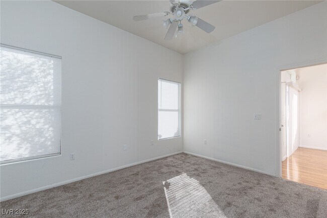 Building Photo - 2305 W Horizon Ridge Pkwy