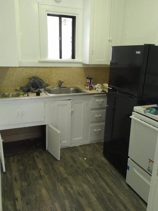 Building Photo - Pet friendly 1 bedroom