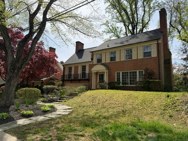 Building Photo - Lovely Home In Sought After Westmoreland Hills