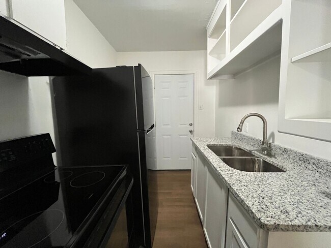 Building Photo - ONE BEDROOM APT WITH WATER PAID