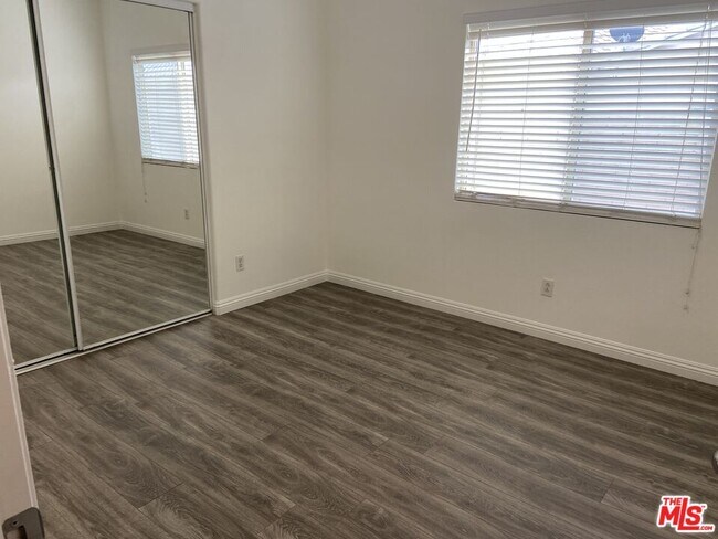 Building Photo - 3743 Mountain Gate