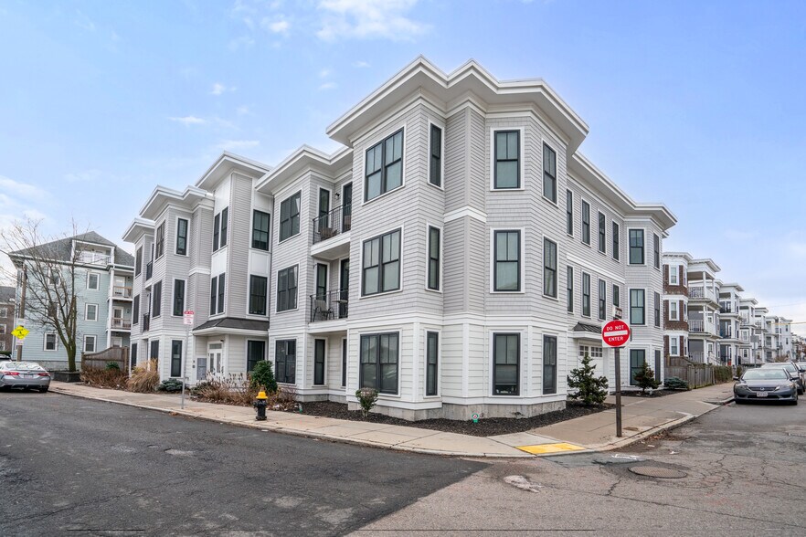Building Photo - 136 Sydney St