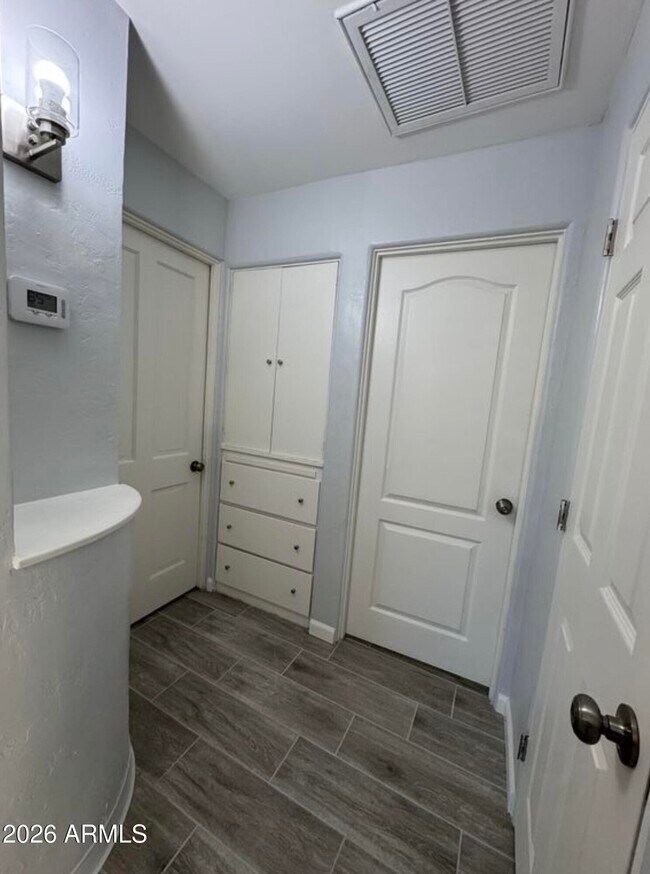 Building Photo - 68 S Ashland