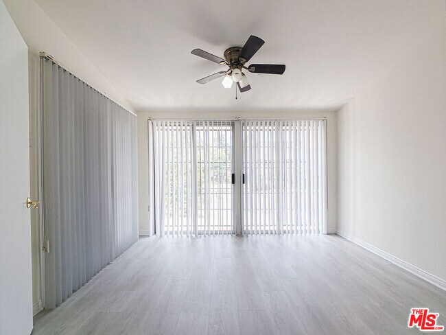 Building Photo - 336 S Wilton Pl