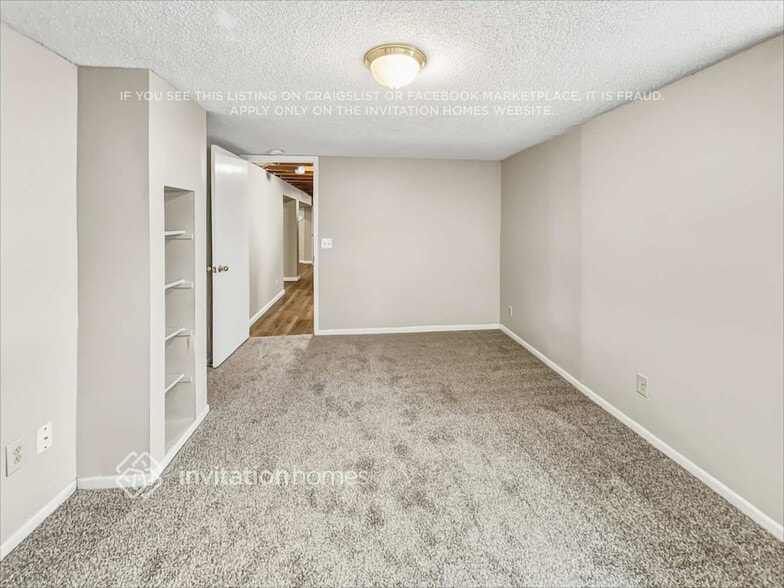 Building Photo - 224 Oak Park Dr NE