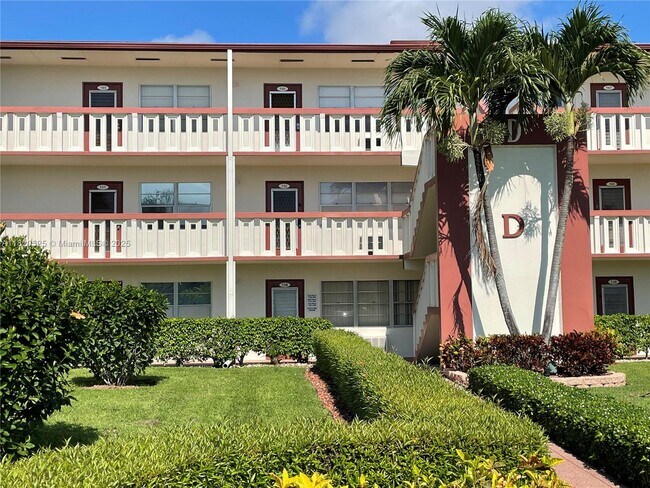 Building Photo - 136 Brighton D