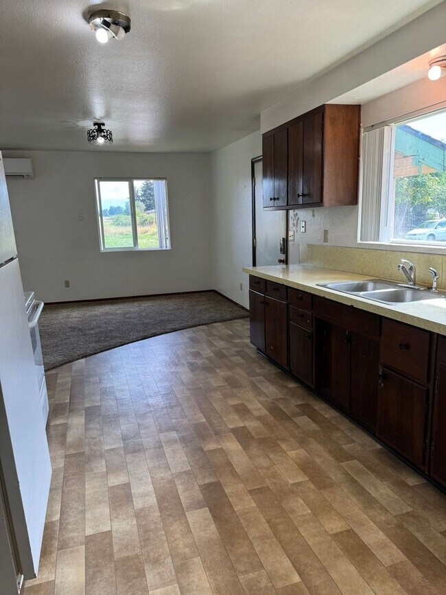 Building Photo - 285 E 11th Ave