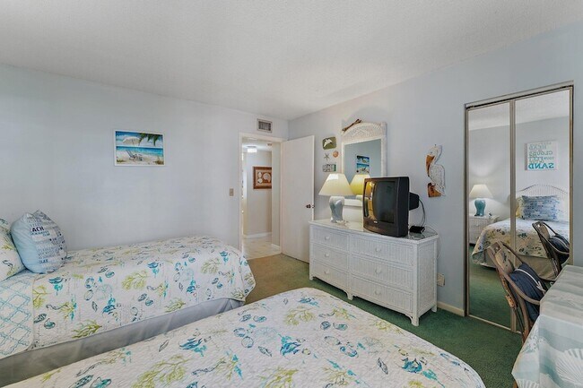 Building Photo - 1605 S US Hwy 1