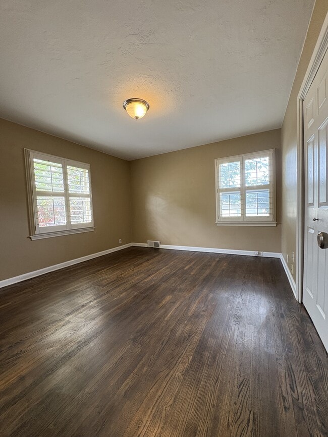 Building Photo - 2395 Bernadine Dr