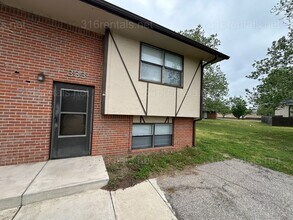 Building Photo - $875 - 2 bed 1.5 bath - Duplex within walking distance from Walmart