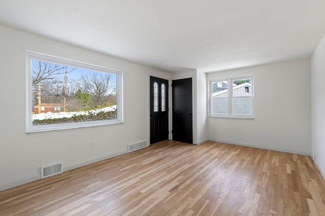 Building Photo - READY NOW! Fully RENOVATED 4 bedroom on a CUL-DE-SAC in MONROEVILLE!