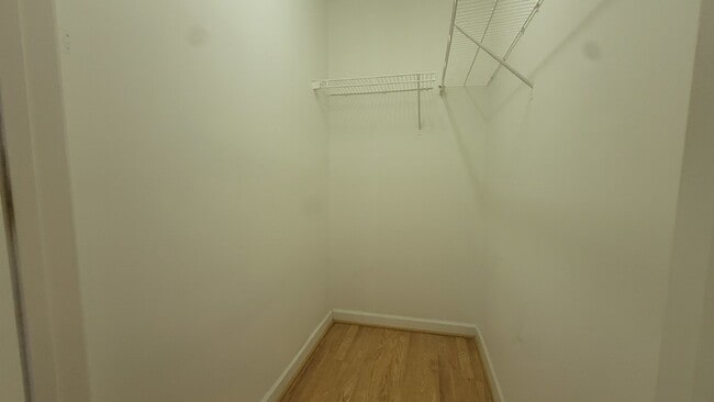 Building Photo - Fantastic three-bedroom three, three-bathroom condo! It is a perfect location for graduate studen...