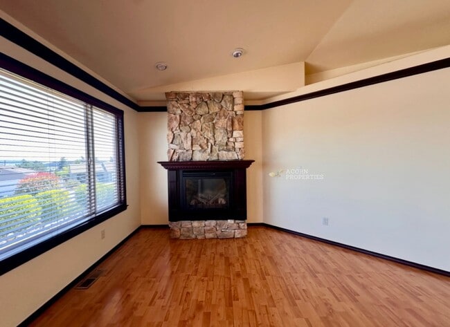 Building Photo - 1331 SW Harbor Vista Cir