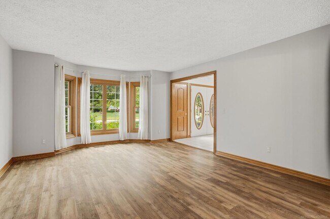 Building Photo - 14450 Knightsbridge Dr