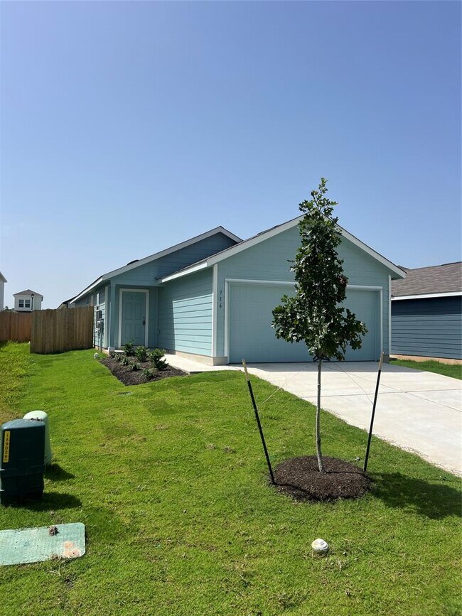Building Photo - 716 Commander Abbott Dr