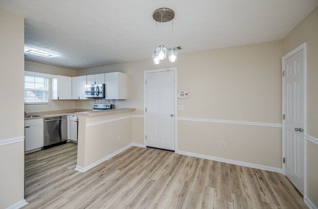 Building Photo - 705 Porter Ln