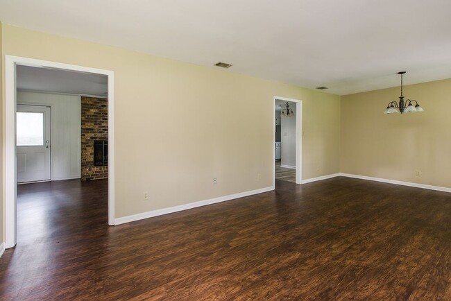 Building Photo - 213 Cherokee Trail