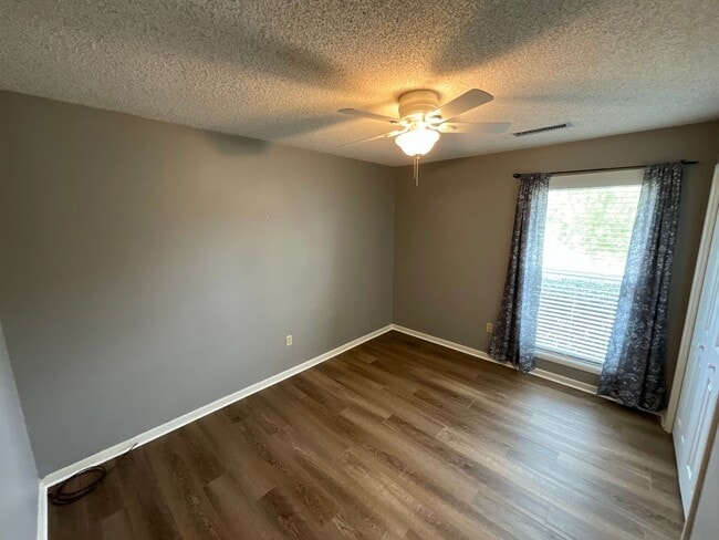 Building Photo - Gorgeous 3/2 Brick Home in Marianna with Bonus Room, Shed, and Fenced Back Yard!