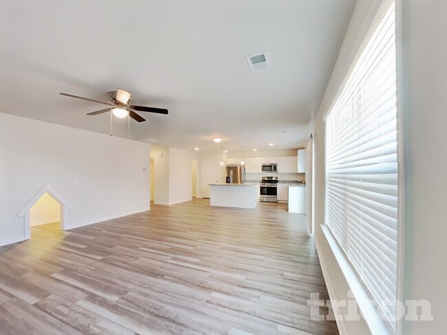 Building Photo - 33 Chalet Ct