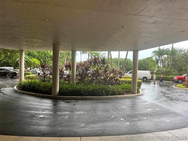 Building Photo - 5100 N Ocean Blvd