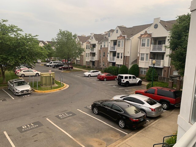 Building Photo - 8941 Town Center Cir