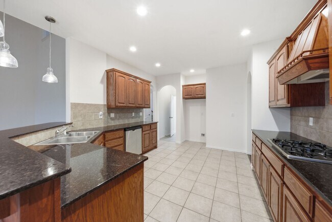 Building Photo - Spacious 5 Bedroom Home In Jenks West School District!