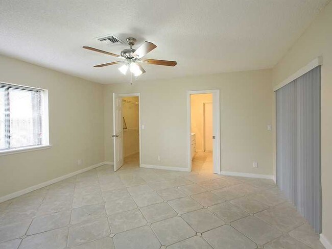 Building Photo - 9861 NW 10th St