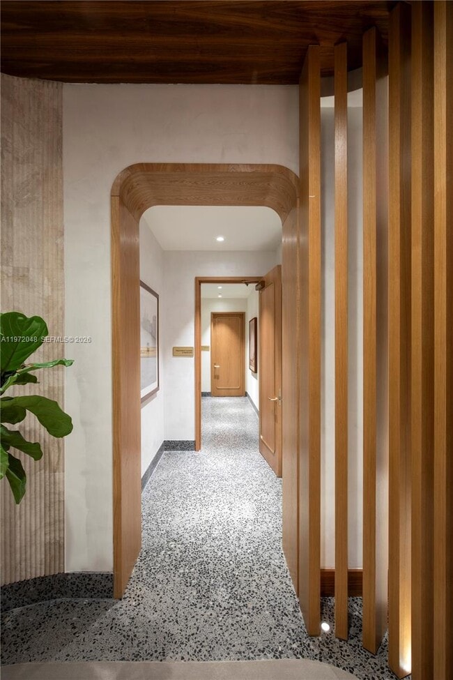 Building Photo - 2655 S Bayshore Dr