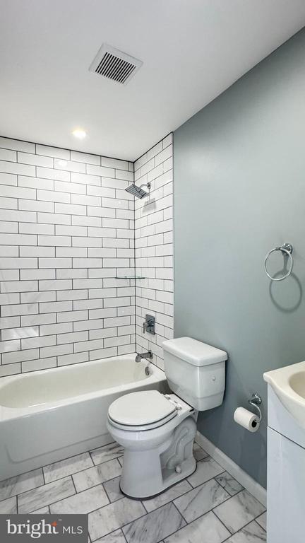 Building Photo - 163 W Palmer St